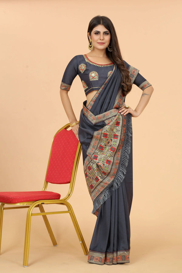 Rich Pallu & Embroidery Lace Border With Diamond Work  Saree - Grey